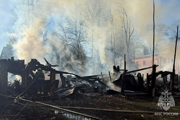 Причиной крупного пожара на Коллективной в Иванове стала детская шалость